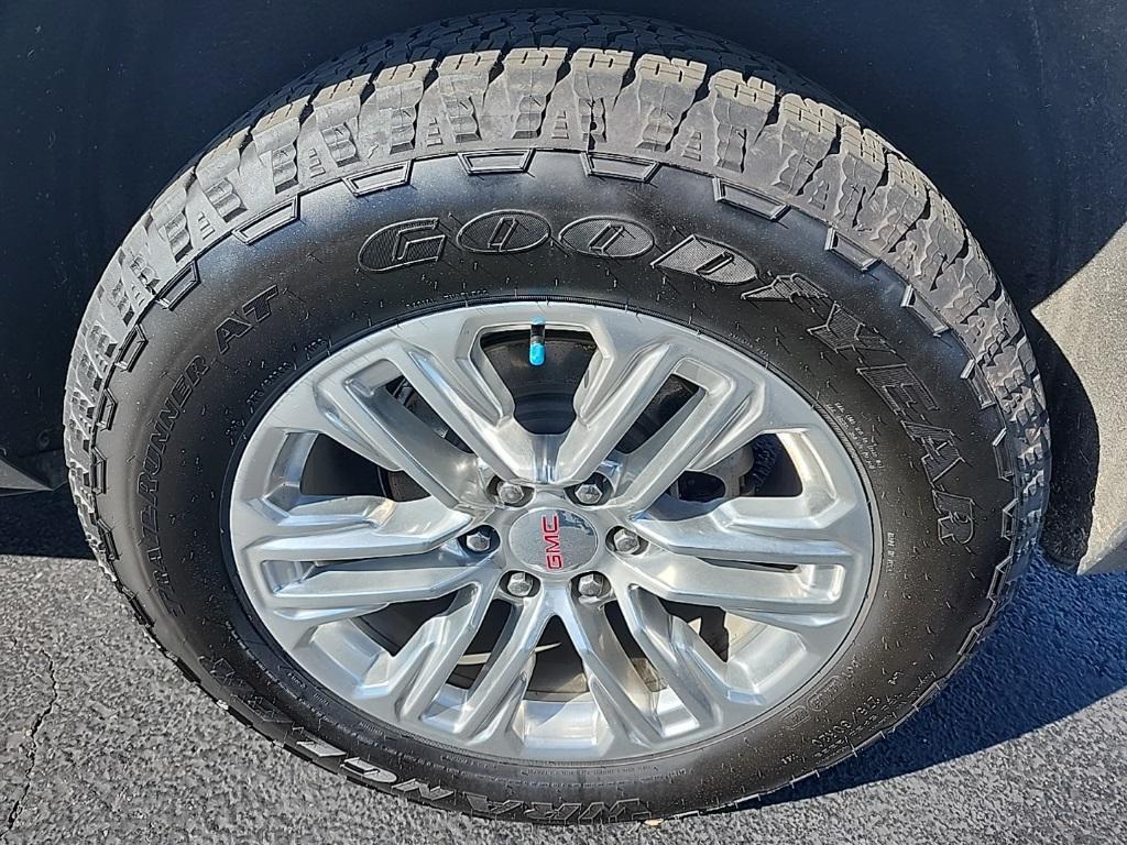 used 2022 GMC Yukon car, priced at $40,404