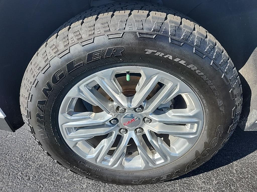 used 2022 GMC Yukon car, priced at $40,404