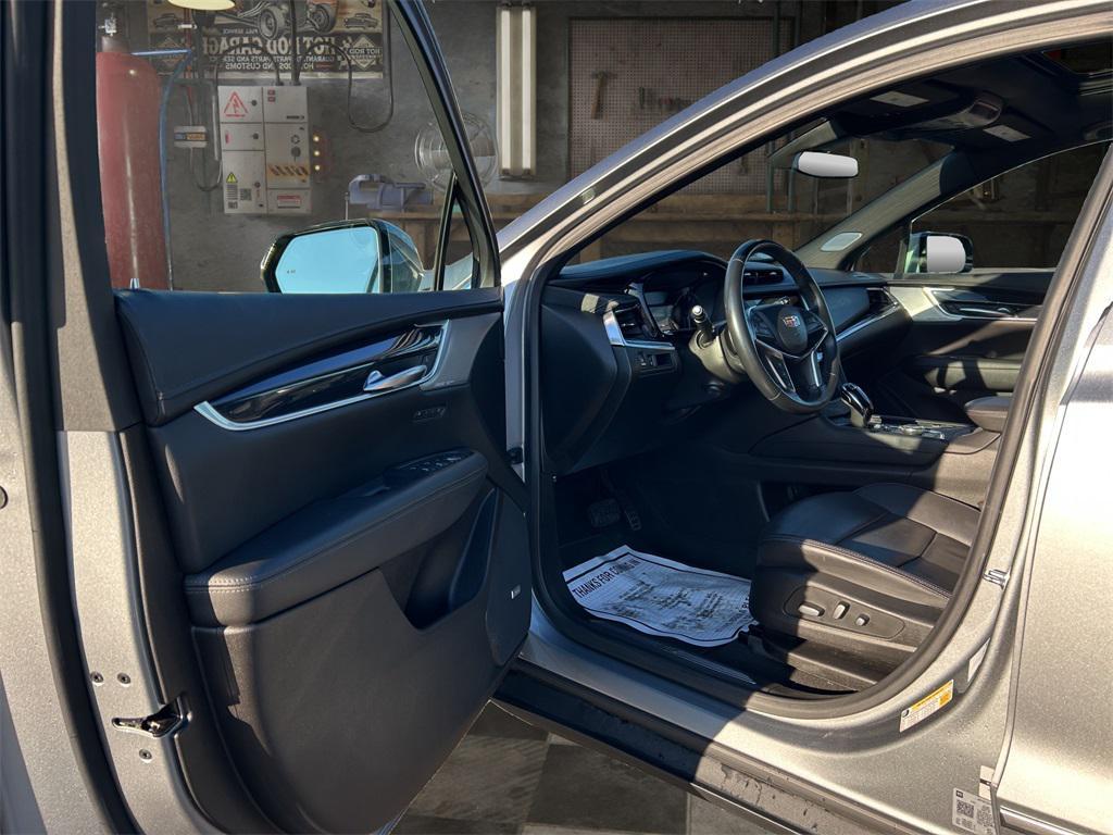 used 2024 Cadillac XT5 car, priced at $32,605