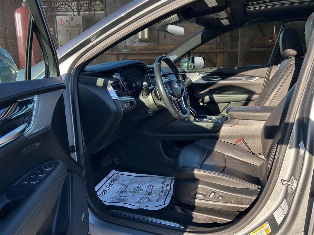 used 2024 Cadillac XT5 car, priced at $32,605