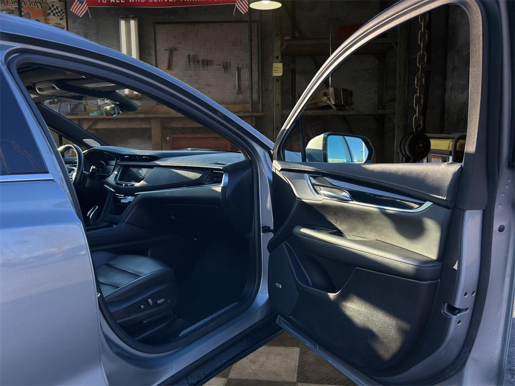 used 2024 Cadillac XT5 car, priced at $32,605