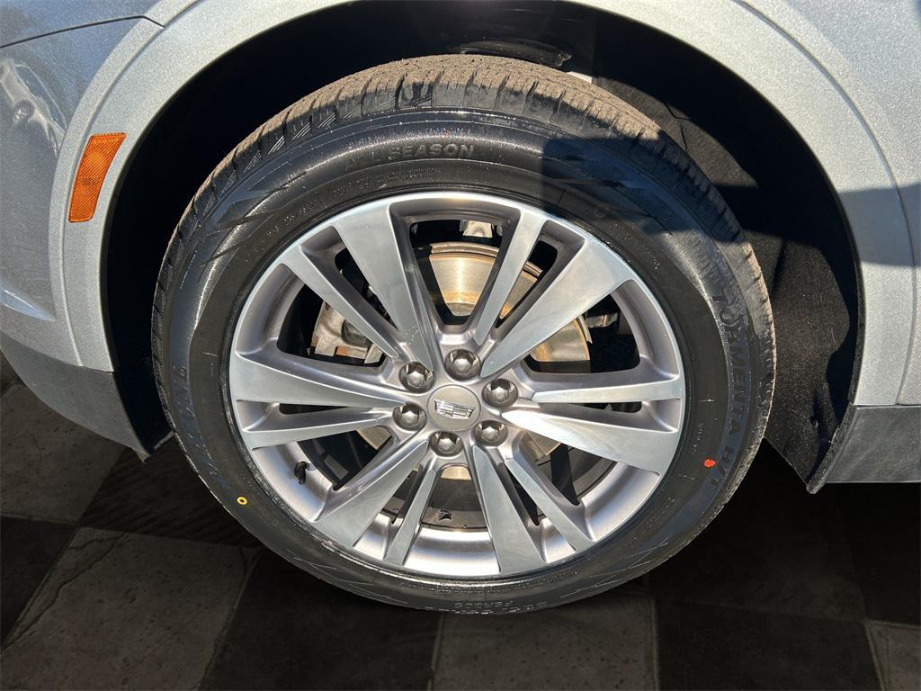 used 2024 Cadillac XT5 car, priced at $32,605