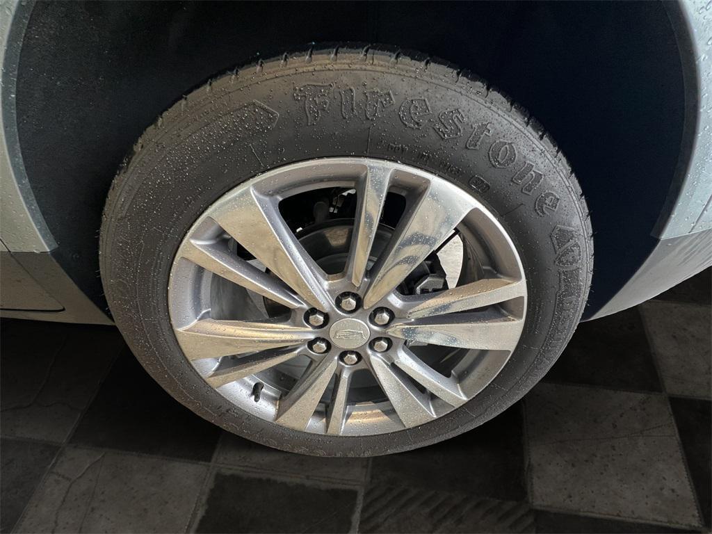 used 2025 Cadillac XT5 car, priced at $38,348