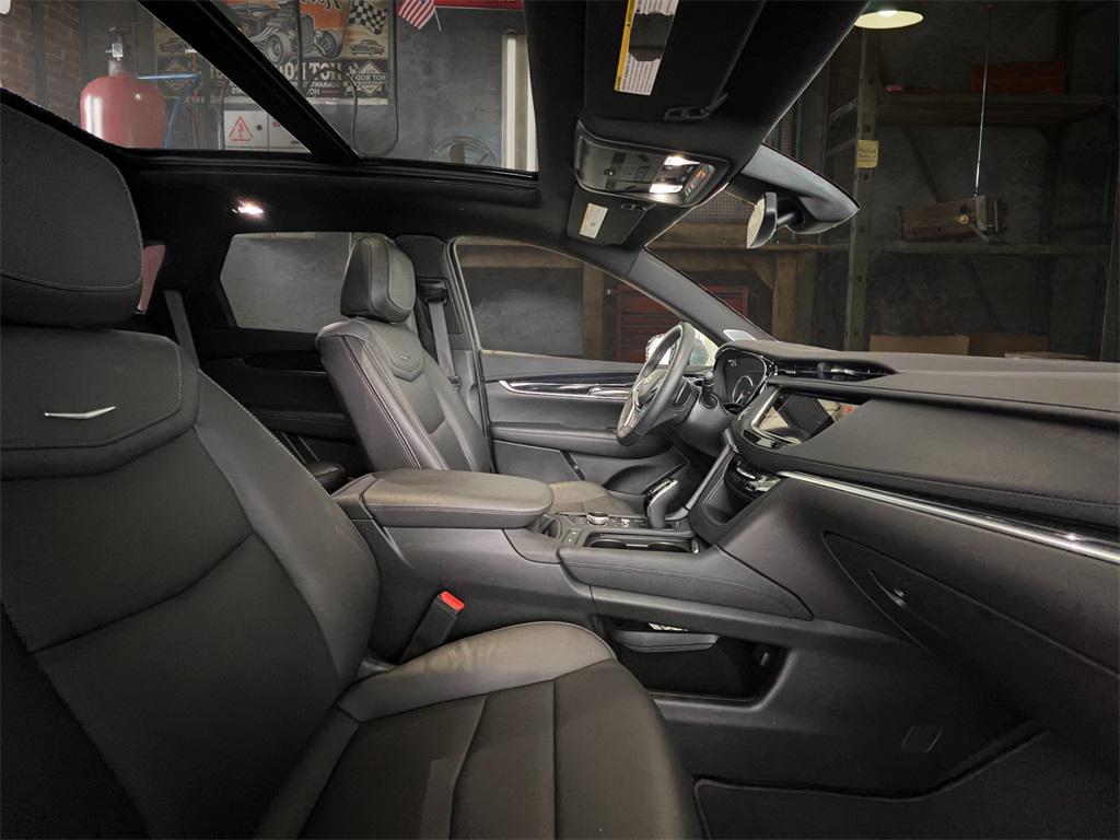 used 2025 Cadillac XT5 car, priced at $38,348