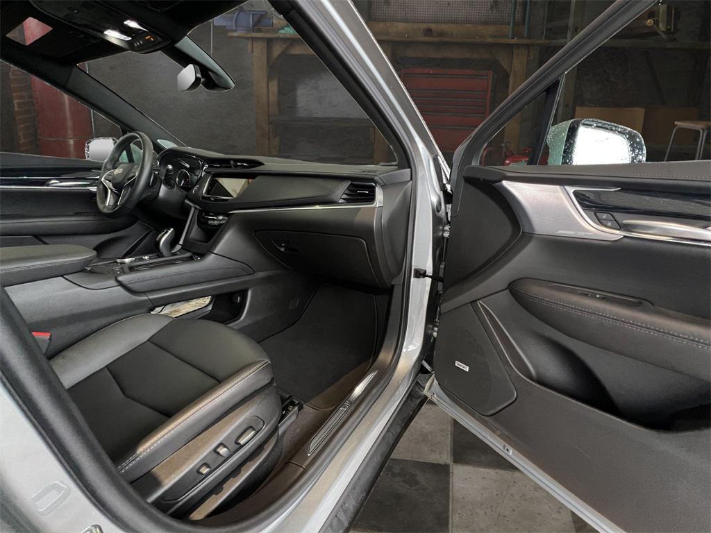 used 2025 Cadillac XT5 car, priced at $38,348