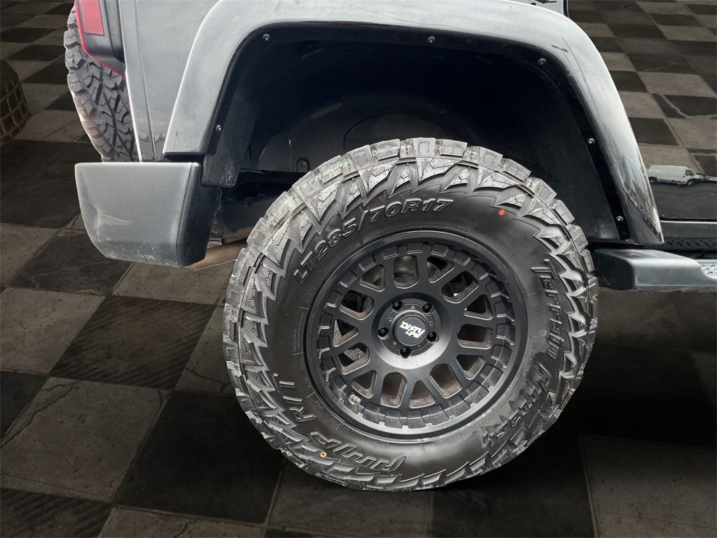 used 2015 Jeep Wrangler Unlimited car, priced at $15,476