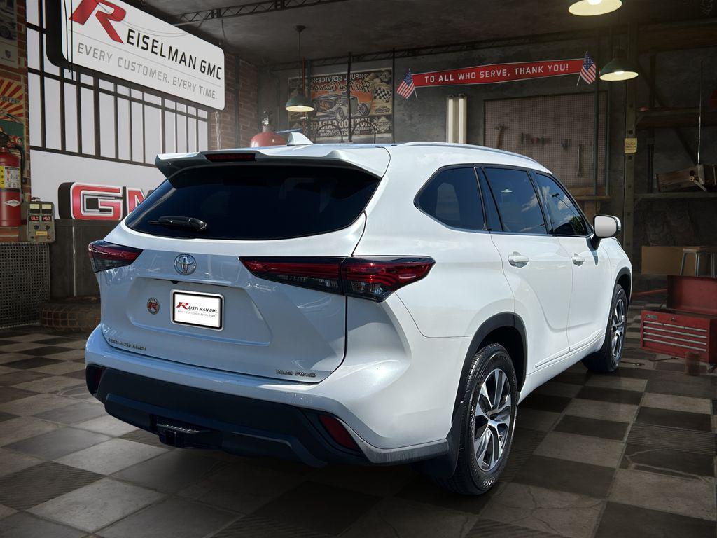 used 2022 Toyota Highlander car, priced at $37,161