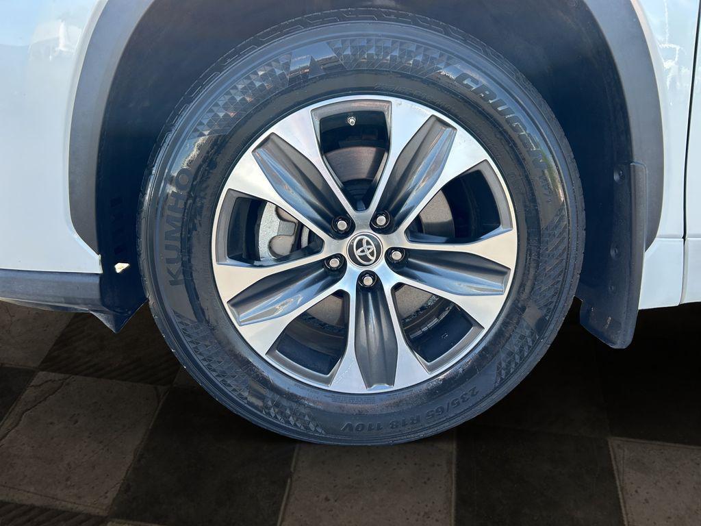 used 2022 Toyota Highlander car, priced at $37,161