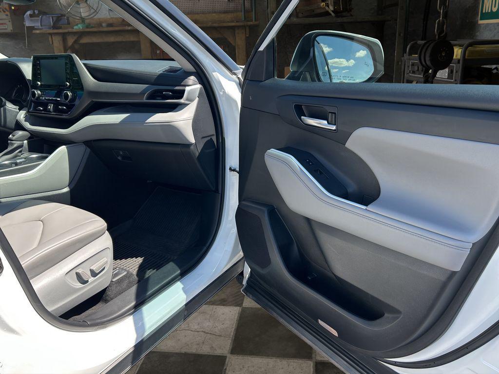 used 2022 Toyota Highlander car, priced at $37,161