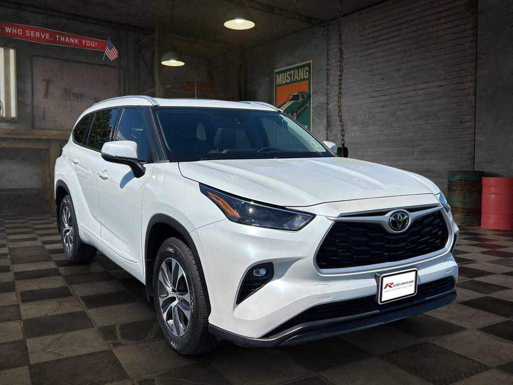 used 2022 Toyota Highlander car, priced at $37,161