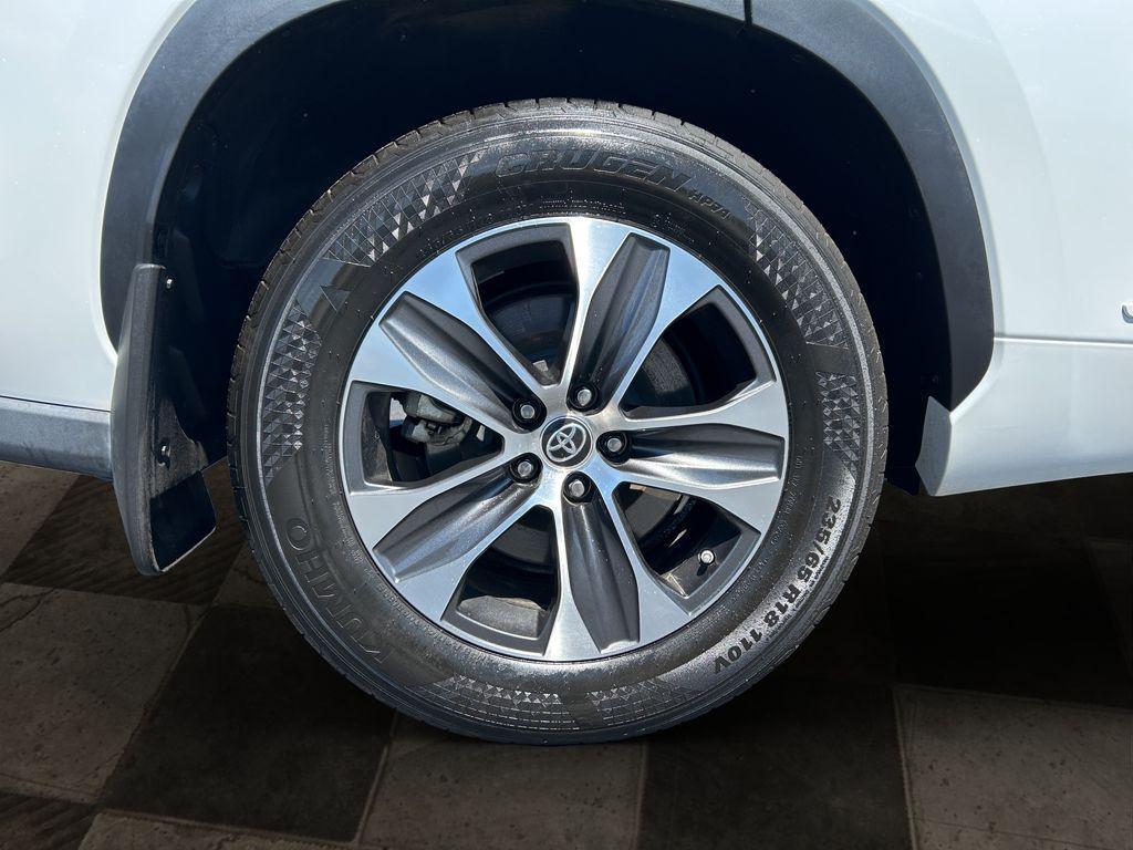 used 2022 Toyota Highlander car, priced at $37,161