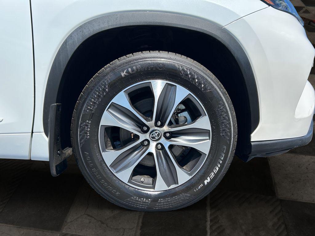 used 2022 Toyota Highlander car, priced at $37,161