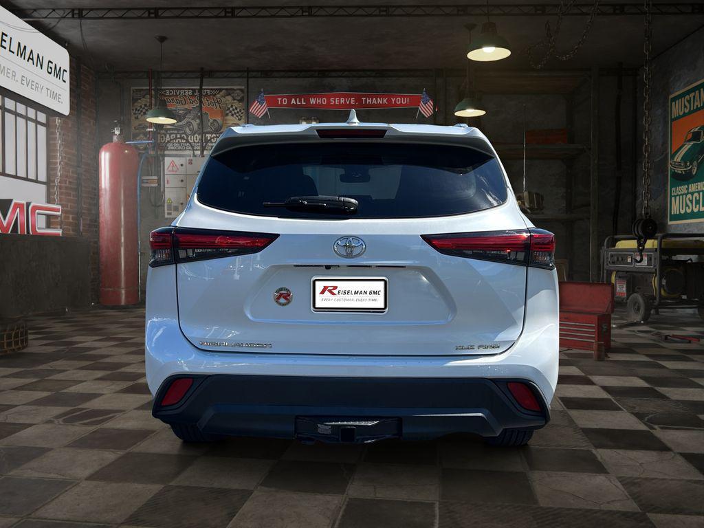 used 2022 Toyota Highlander car, priced at $37,161