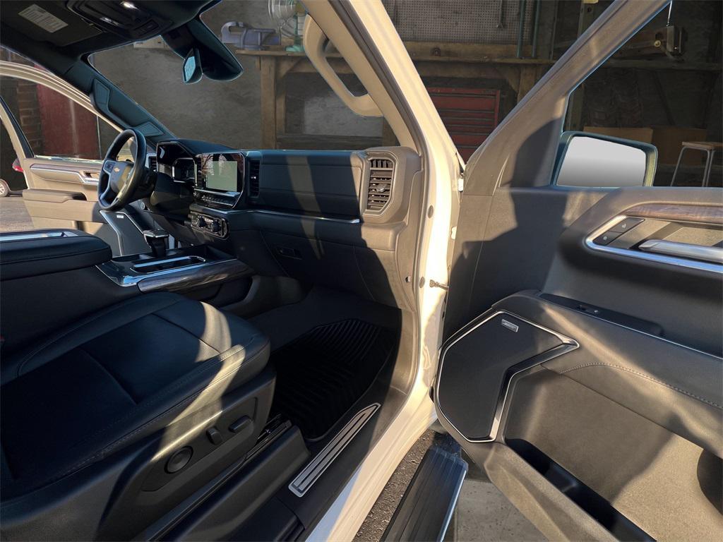 used 2022 Chevrolet Silverado 1500 car, priced at $41,806