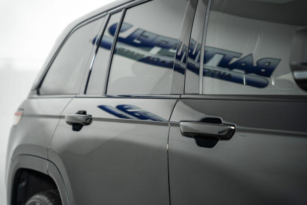 used 2025 Jeep Grand Cherokee car, priced at $38,999