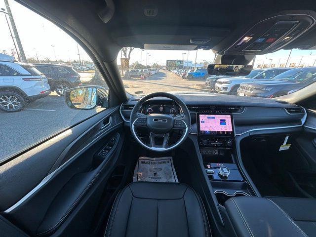 new 2025 Jeep Grand Cherokee car, priced at $44,752