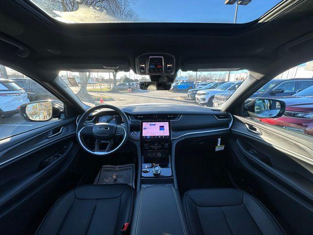 new 2025 Jeep Grand Cherokee car, priced at $44,752