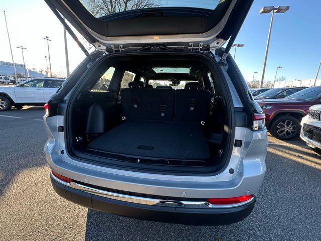 new 2025 Jeep Grand Cherokee car, priced at $44,752