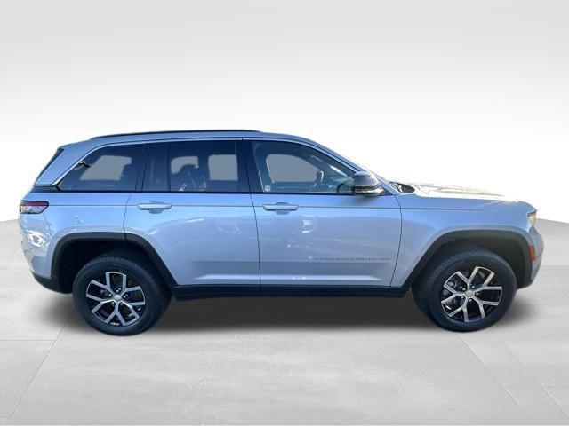 new 2025 Jeep Grand Cherokee car, priced at $44,752