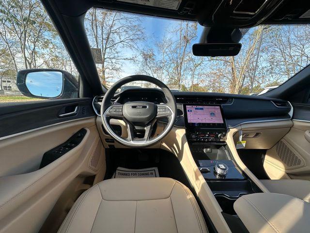 new 2025 Jeep Grand Cherokee car, priced at $42,489