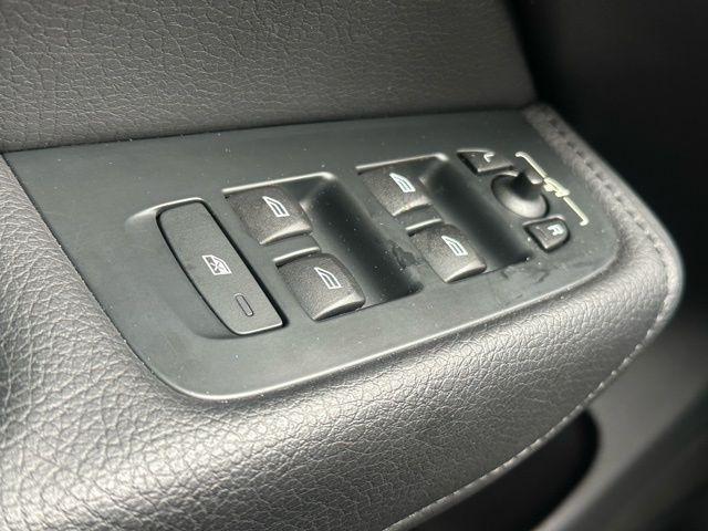 used 2022 Volvo XC60 car, priced at $27,490