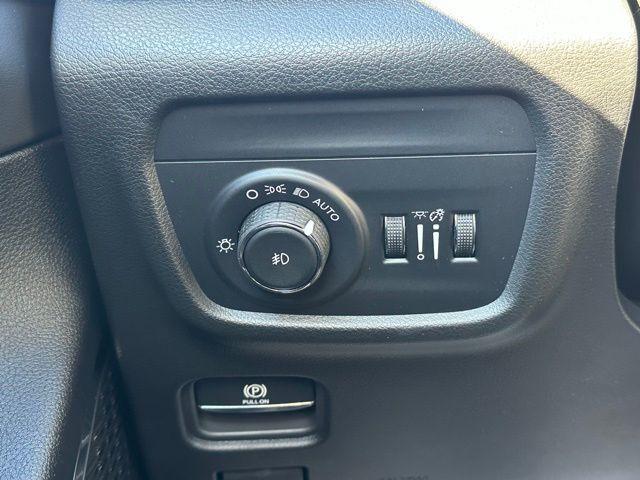 new 2025 Jeep Grand Cherokee car, priced at $54,640