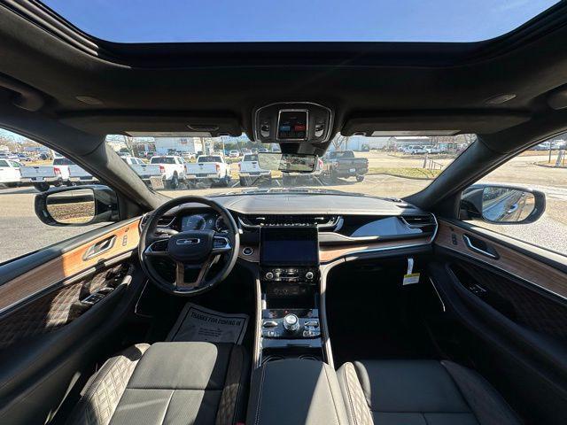 new 2025 Jeep Grand Cherokee car, priced at $62,097