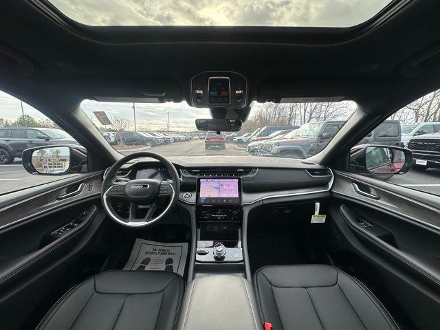 new 2025 Jeep Grand Cherokee car, priced at $41,252