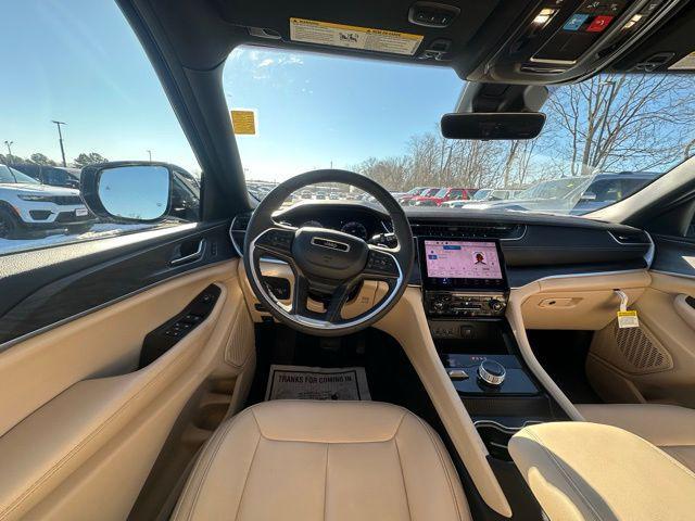 used 2025 Jeep Grand Cherokee car, priced at $35,290