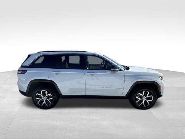 used 2025 Jeep Grand Cherokee car, priced at $35,290