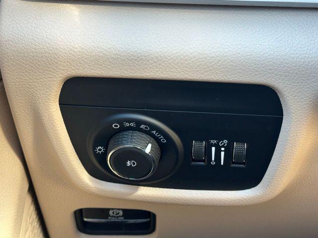 used 2025 Jeep Grand Cherokee car, priced at $35,290