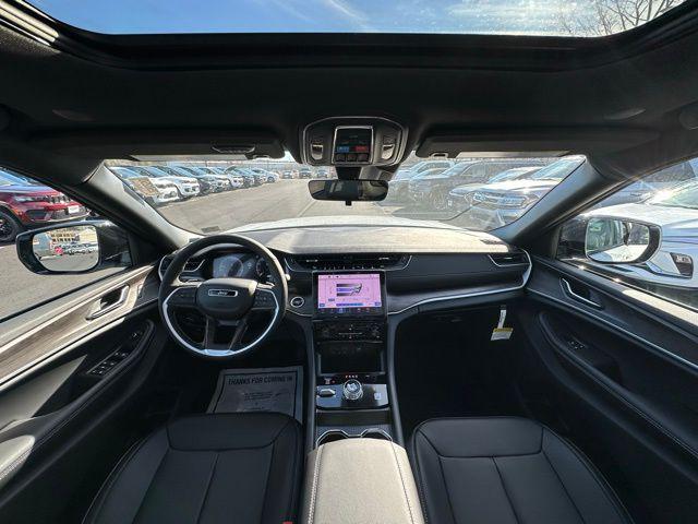 new 2025 Jeep Grand Cherokee car, priced at $48,104