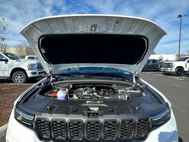 new 2025 Jeep Grand Cherokee car, priced at $48,104