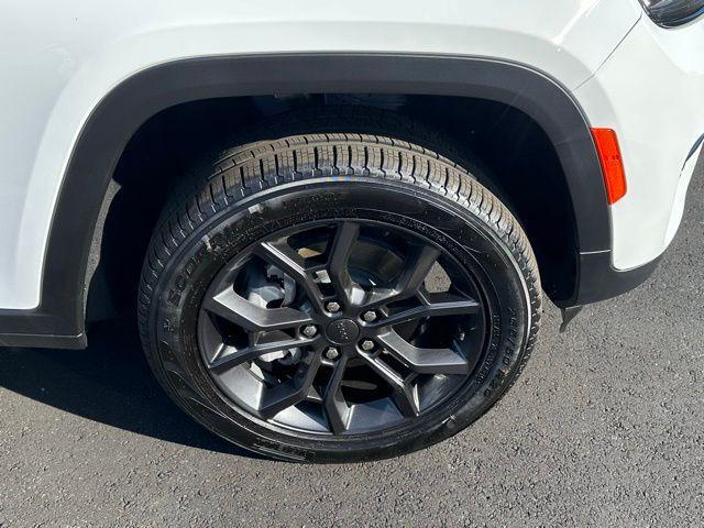 new 2025 Jeep Grand Cherokee car, priced at $48,104