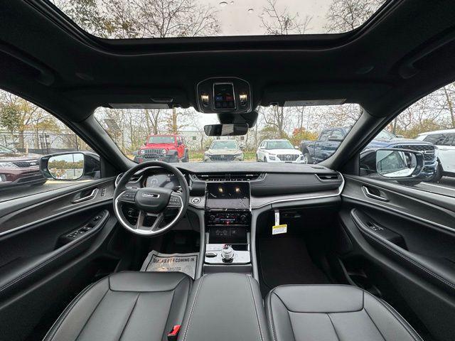 new 2025 Jeep Grand Cherokee car, priced at $46,669