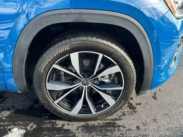 used 2025 Volkswagen Atlas car, priced at $40,490