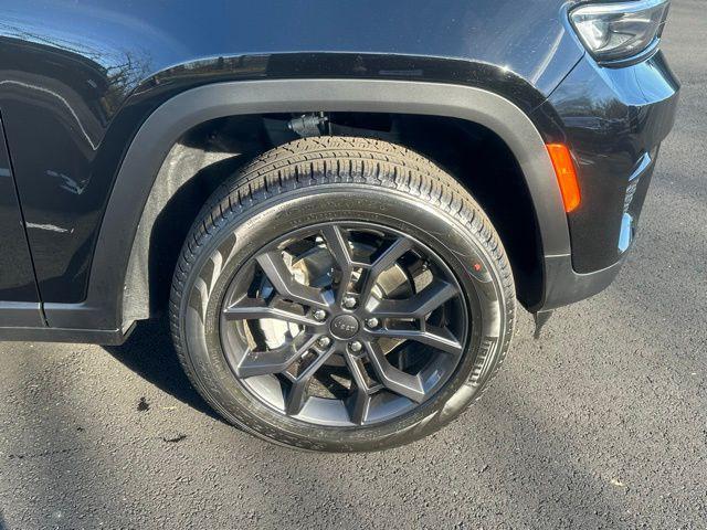 new 2025 Jeep Grand Cherokee car, priced at $49,094