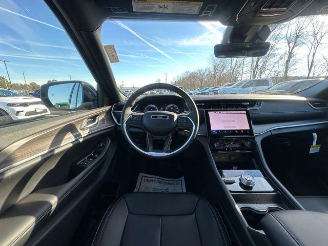 new 2025 Jeep Grand Cherokee car, priced at $49,094