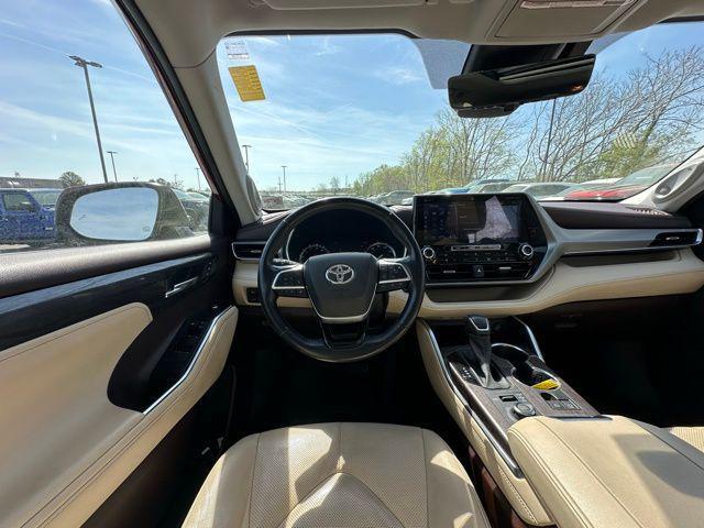 used 2021 Toyota Highlander car, priced at $34,292
