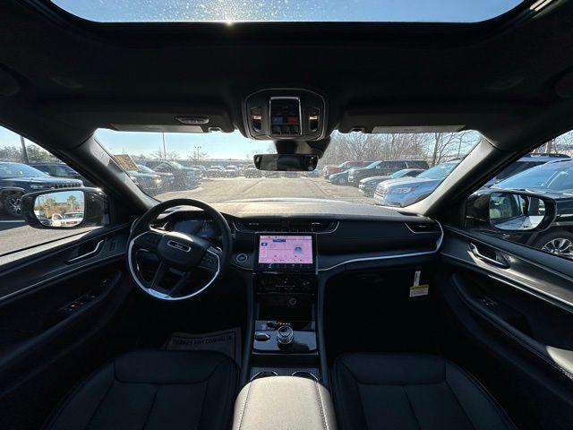 new 2025 Jeep Grand Cherokee car, priced at $48,104