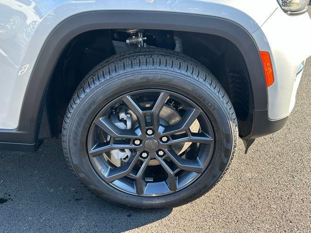 new 2025 Jeep Grand Cherokee car, priced at $48,104