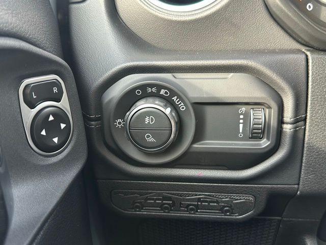 new 2025 Jeep Gladiator car, priced at $44,628