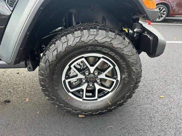 new 2025 Jeep Wrangler car, priced at $52,176