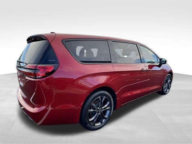 new 2026 Chrysler Pacifica car, priced at $43,619