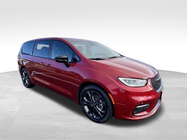 new 2026 Chrysler Pacifica car, priced at $43,619