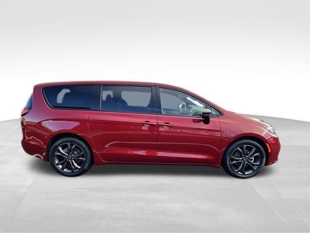 new 2026 Chrysler Pacifica car, priced at $43,619