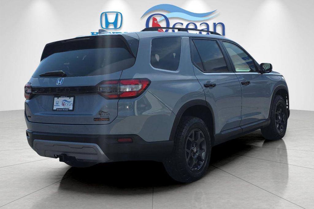 used 2025 Honda Pilot car, priced at $42,979