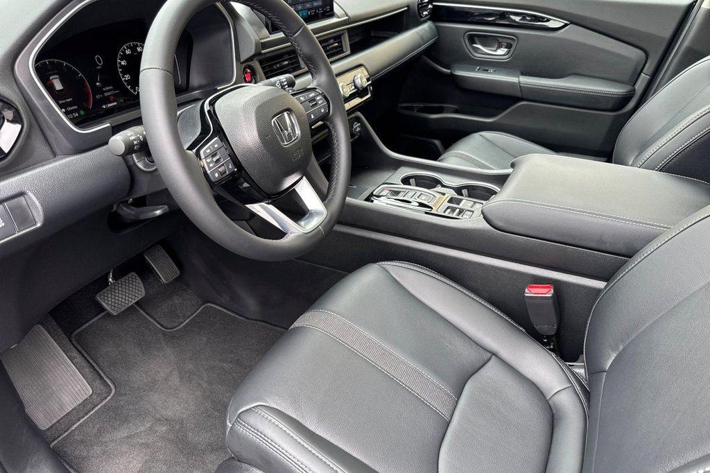 new 2025 Honda Pilot car, priced at $54,395