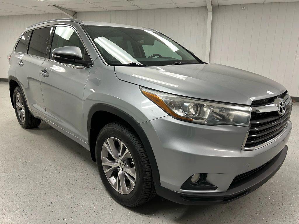 used 2015 Toyota Highlander car, priced at $17,995