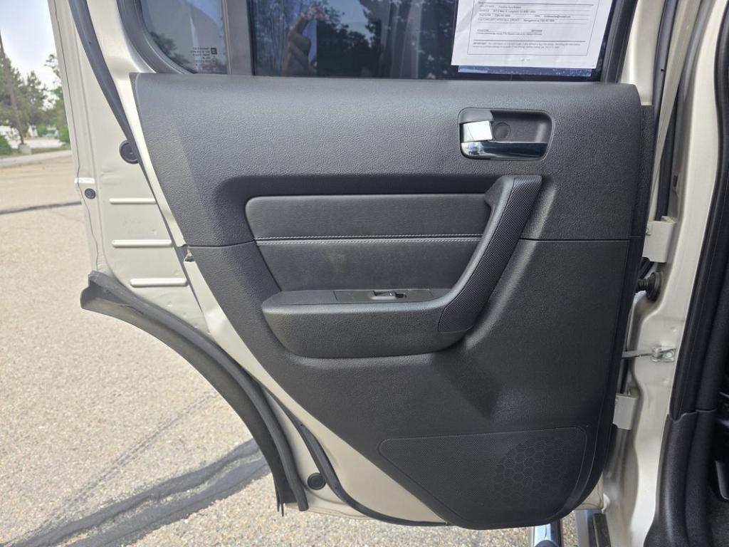 used 2006 Hummer H3 car, priced at $10,995